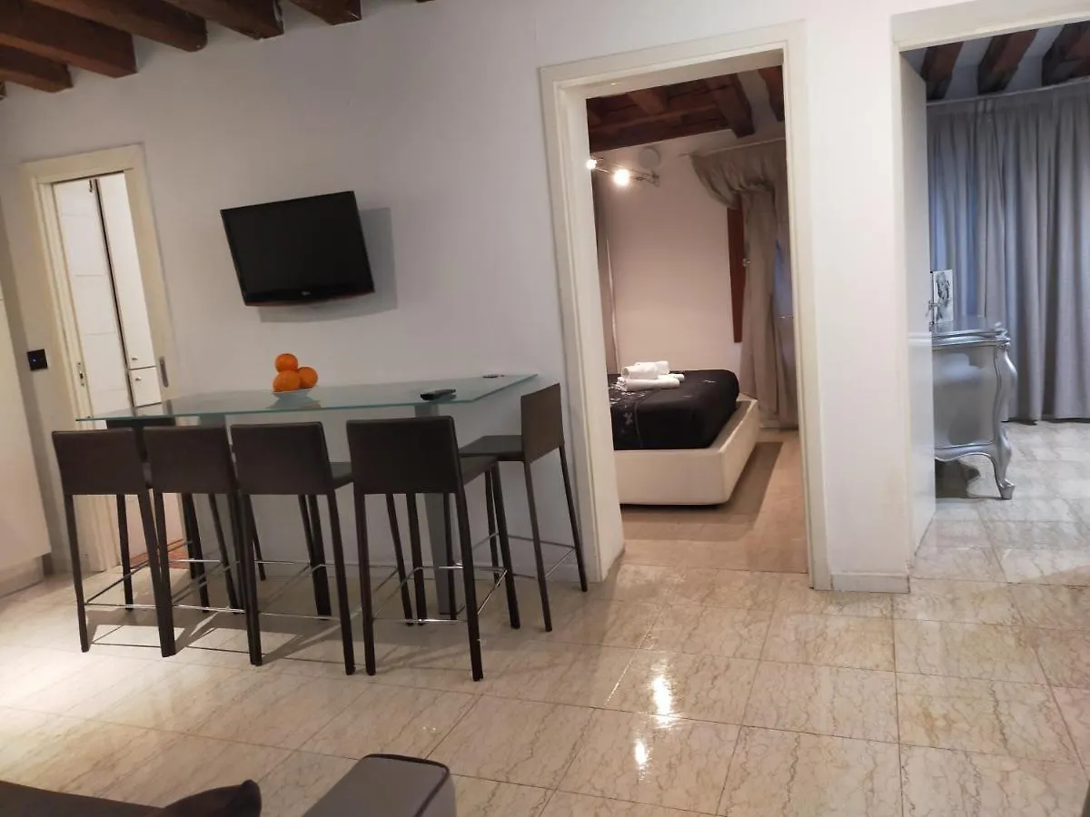 Biennale Apartment Near San Marco Venice