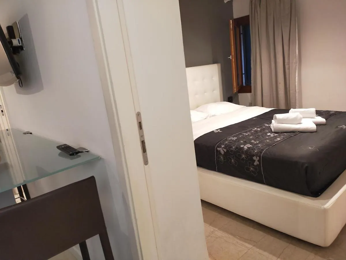 Biennale Apartment Near San Marco Венеция